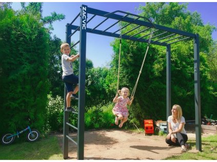 žebřiny s hrazdou pro děti