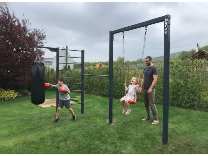 zahradní houpačka a hrazda