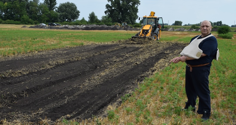 Štyridsaťpäť miliónov v čiernej taške, gumové kladivo a stoh slamy - ZLÁ KRV