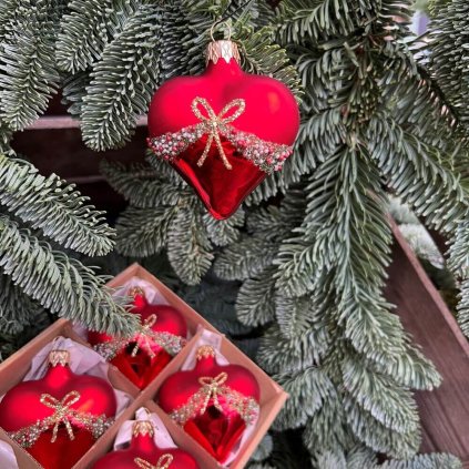 SKLENENÁ VIANOČNÁ OZDOBA - ČERVENÉ SRDIEČKO SO ZDOBENÍM (7 CM) - SADA 6 KS