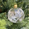 SKLENENÁ VIANOČNÁ OZDOBA - PRIEHĽADNÁ GUĽA S VETVIČKAMI (7 CM) - SADA 6 KS