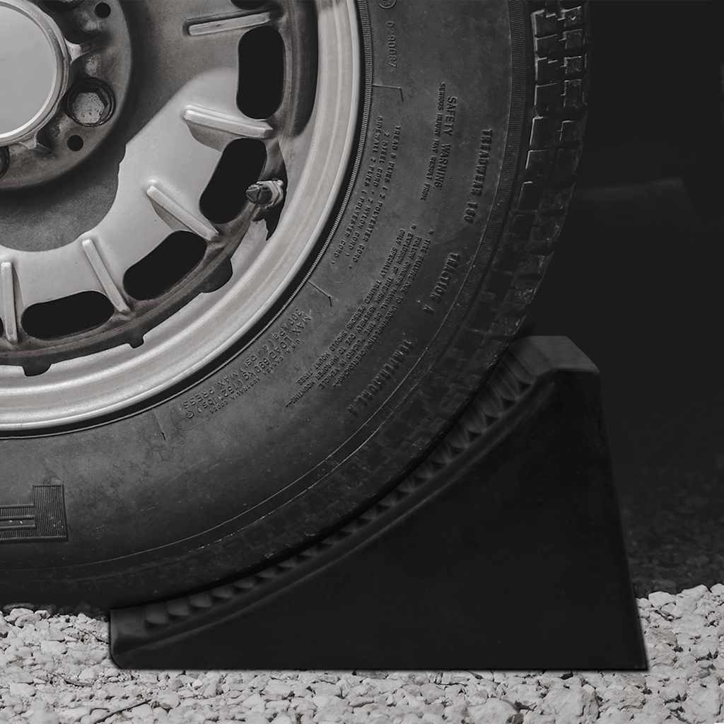 Zakládací klíny pod kola 4 ks 16 x 9 x 9 cm guma 150990