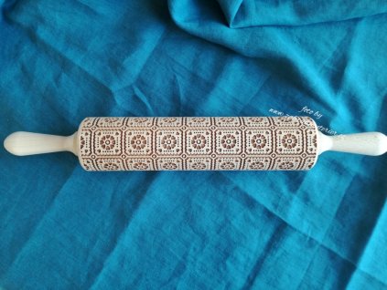 Embosovaný váleček s ornamenty III
