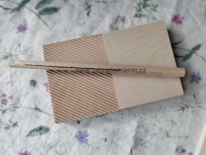 Destička na tvarování garganelli s hůlkou