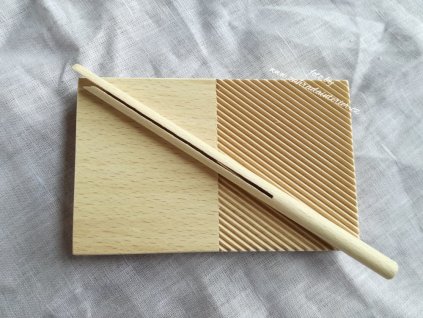 Destička na tvarování garganelli s hůlkou