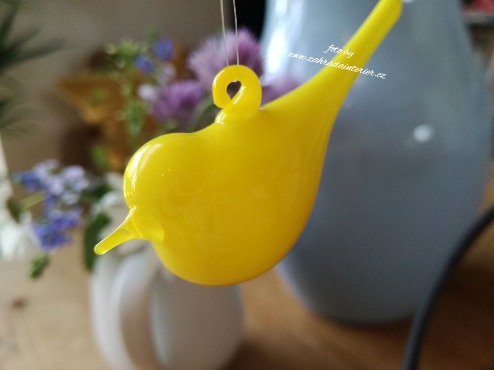 Ptáček z foukaného skla žlutý 6 cm