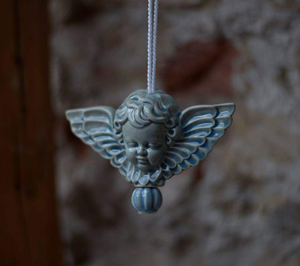 Anděl na zavěšení modrý keramika Vanya