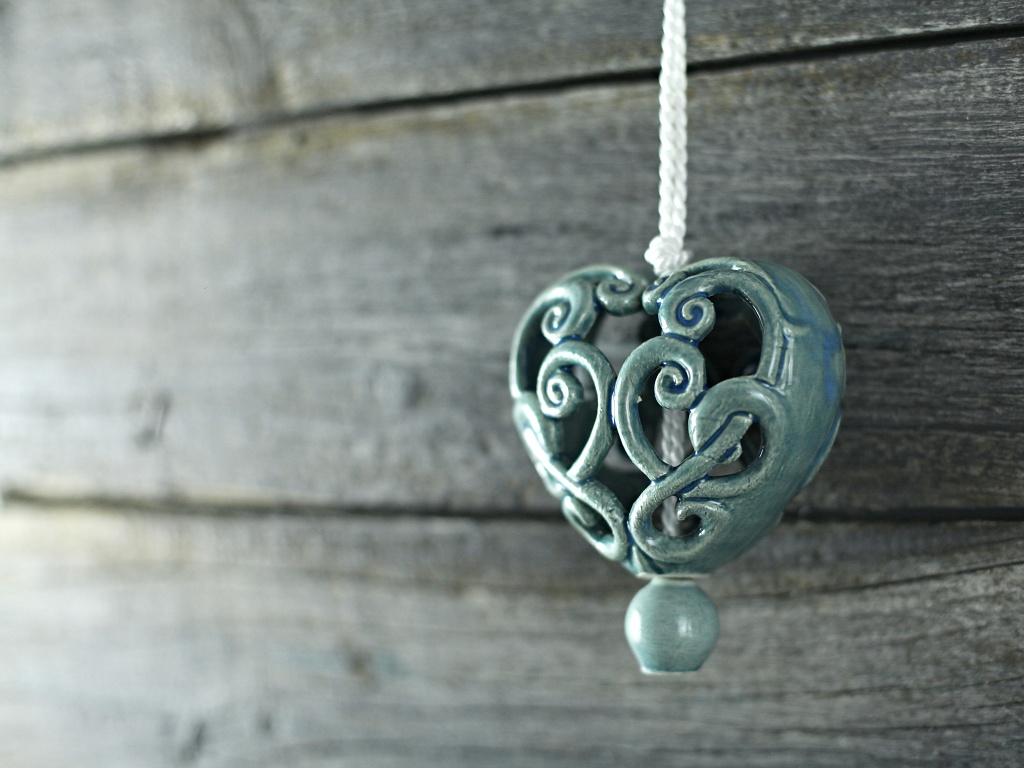 Vyřezávané srdce modré keramika Vanya