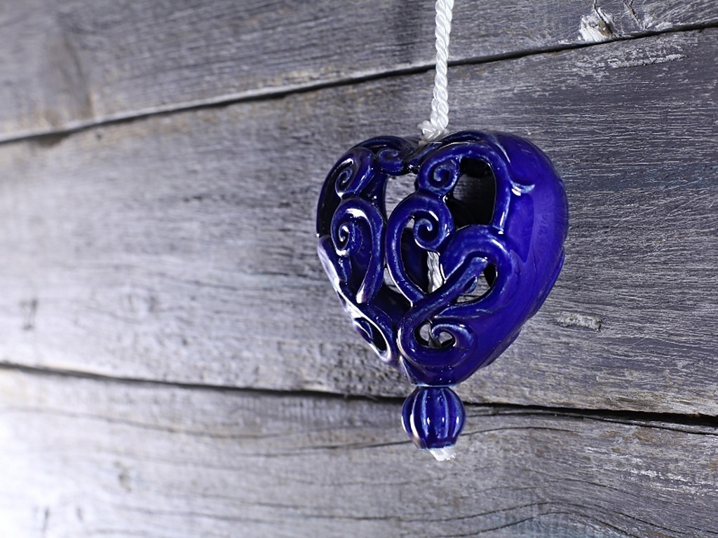 Vyřezávané srdce kobalt keramika Vanya