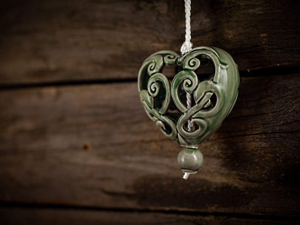 Vyřezávané srdce oliva keramika Vanya