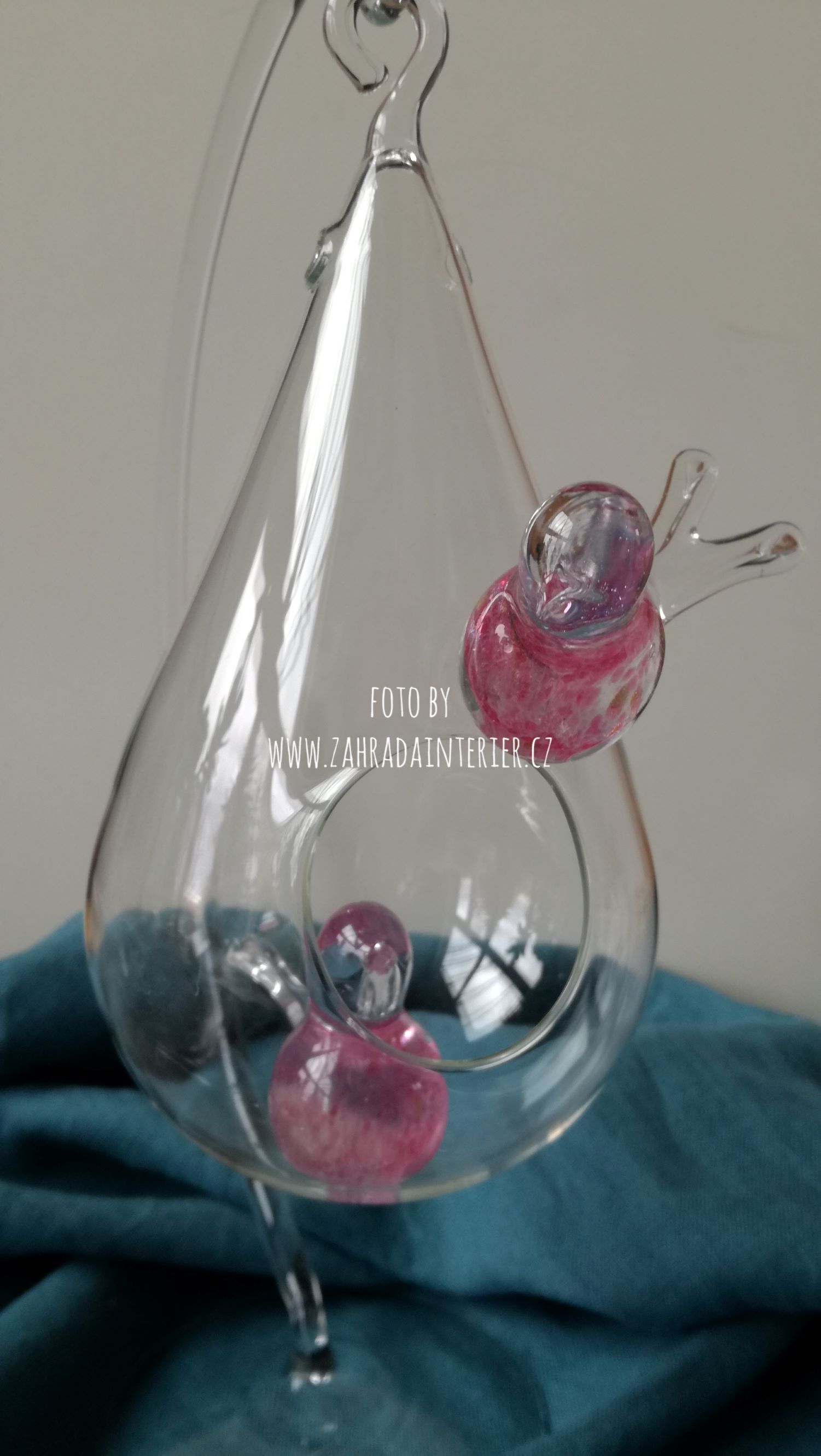 Krmítko z foukaného skla s ptáčky 19 cm Barva: růžový ptáček