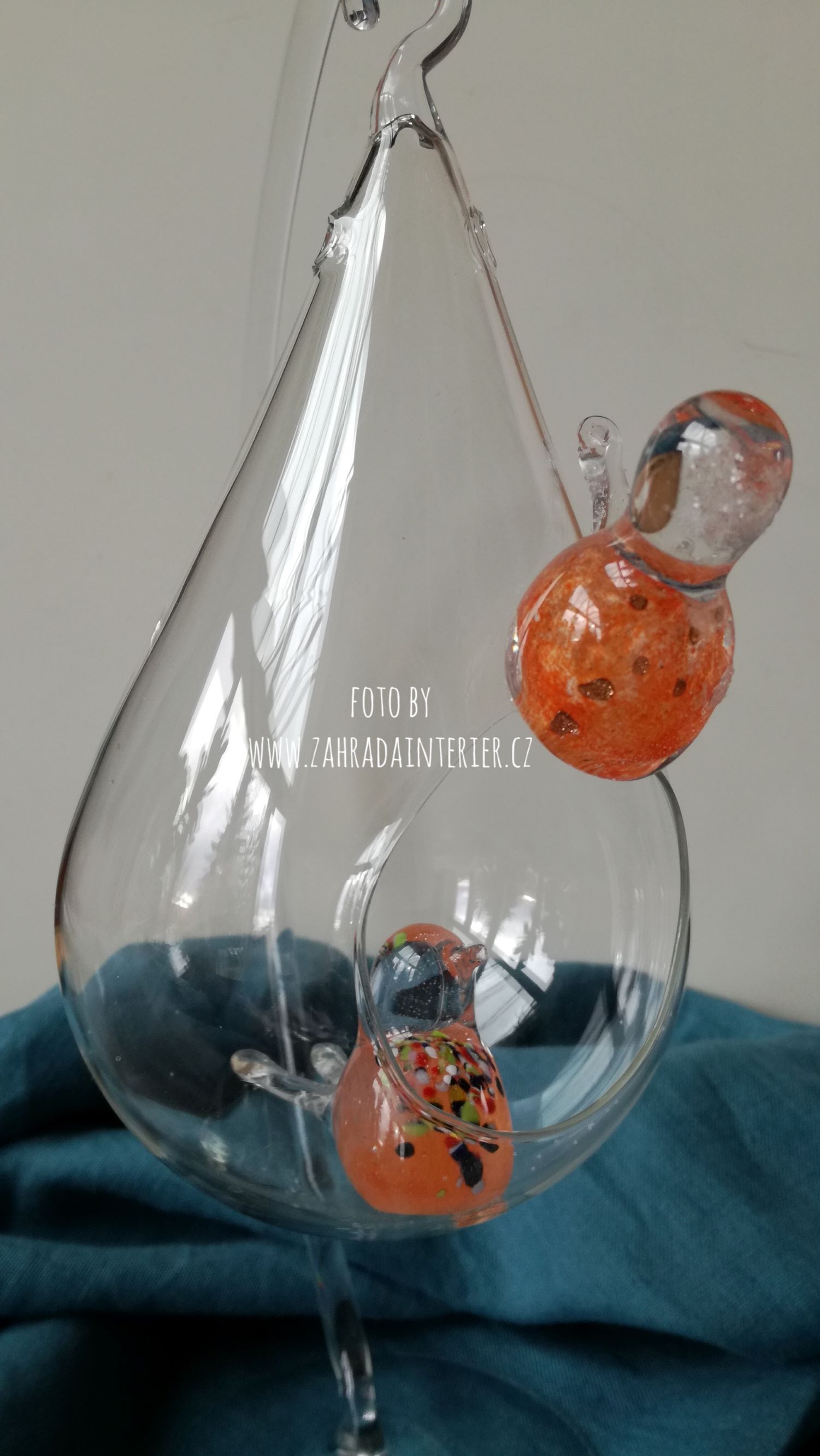 Krmítko z foukaného skla s ptáčky 19 cm Barva: oranžový ptáček