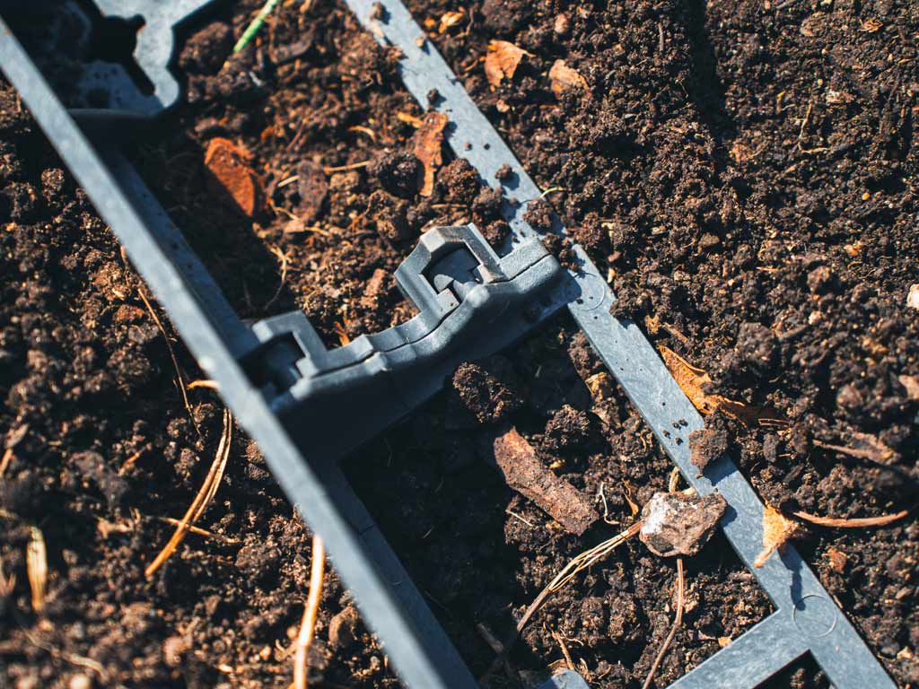 Gutta Guttagarden neviditelný obrubník 6,0 x 100 cm černá