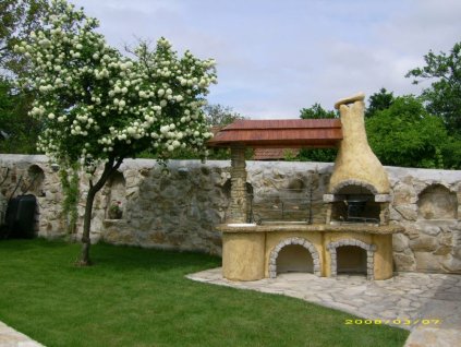 Zahradní betonový krb Zbojnická kuchyň