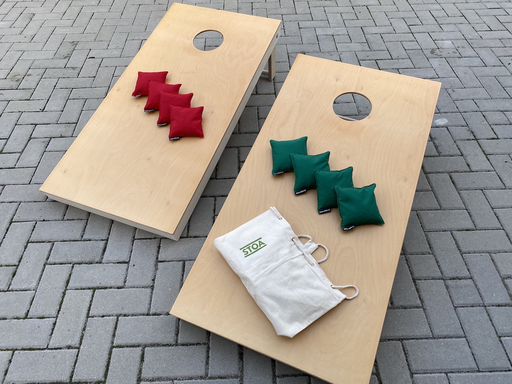 Cornhole: dve hracie dosky a 8 sáčkov Farba sáčkov: červená / zelená