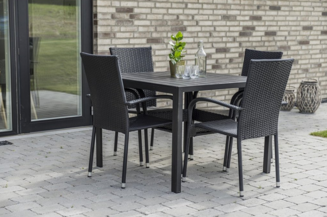 Nábytek z ratanu pro vaši zahradu