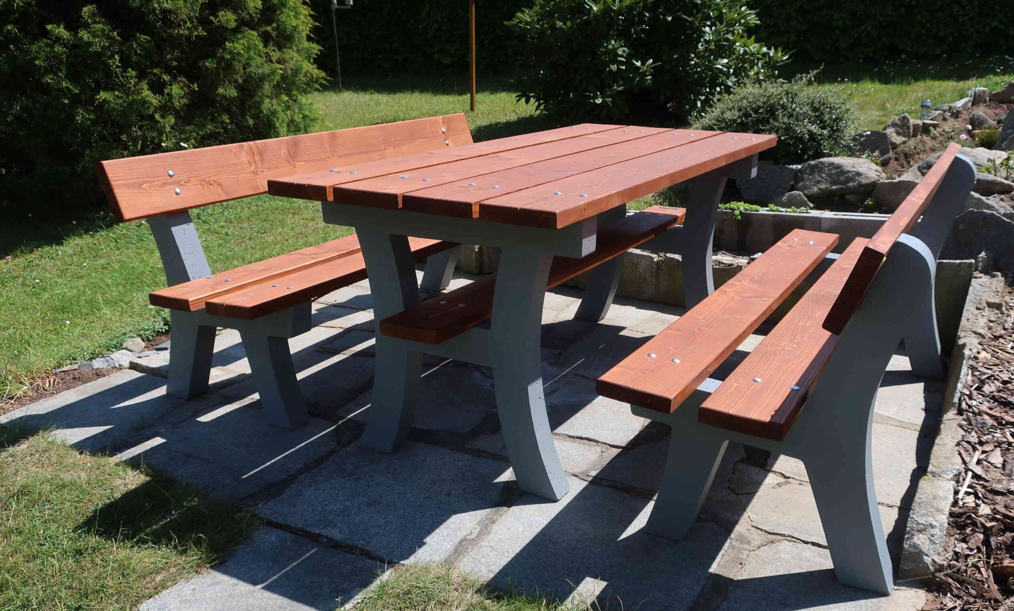 Vhodné materiály pro venkovní stůl
