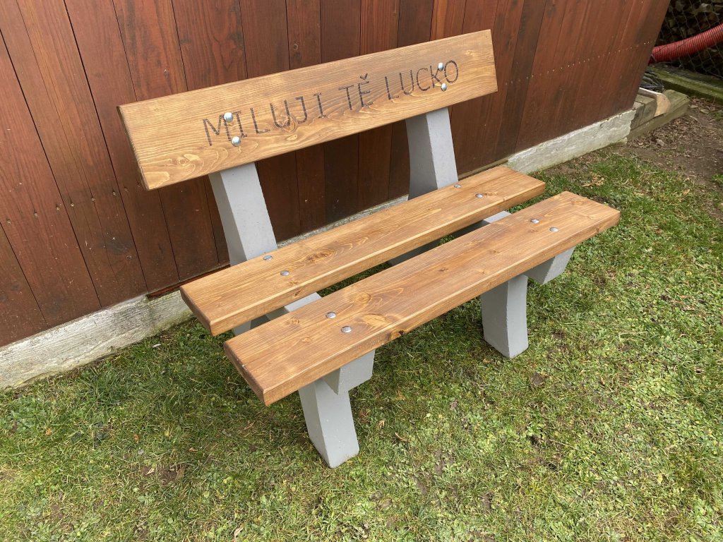 Lavička Romantička z betonu