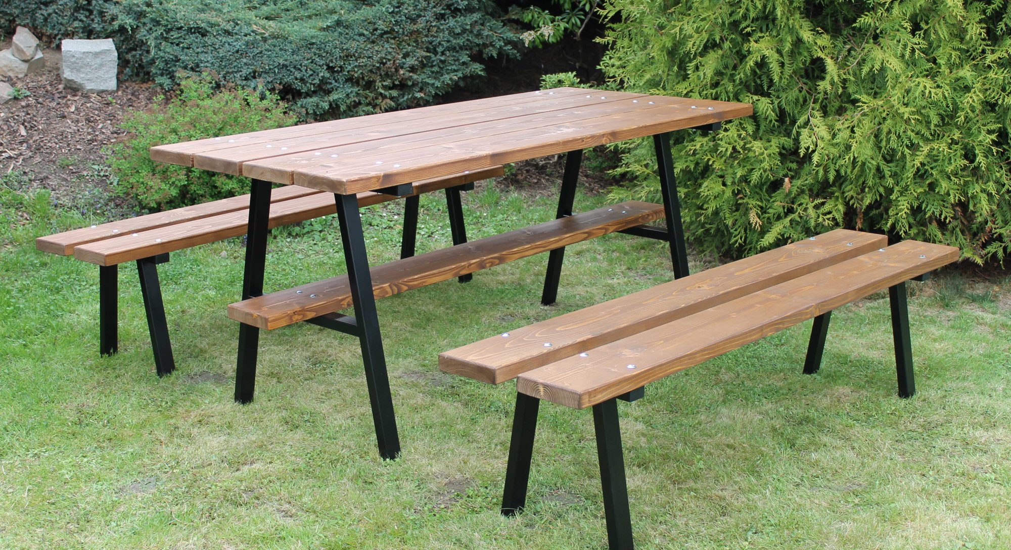 Jak probíhal výběr povrchové úpravy kovových podnoží ke stolu a lavičkám?