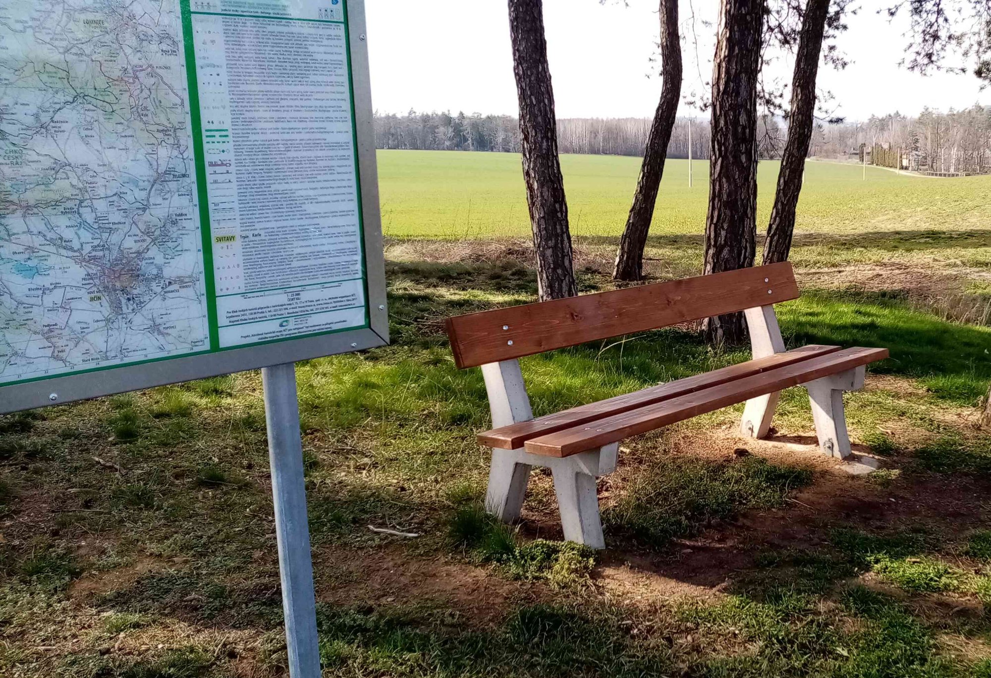 Chtěl bych si koupit lavičky na zahradu, ale nejdříve bych je chtěl někde vidět