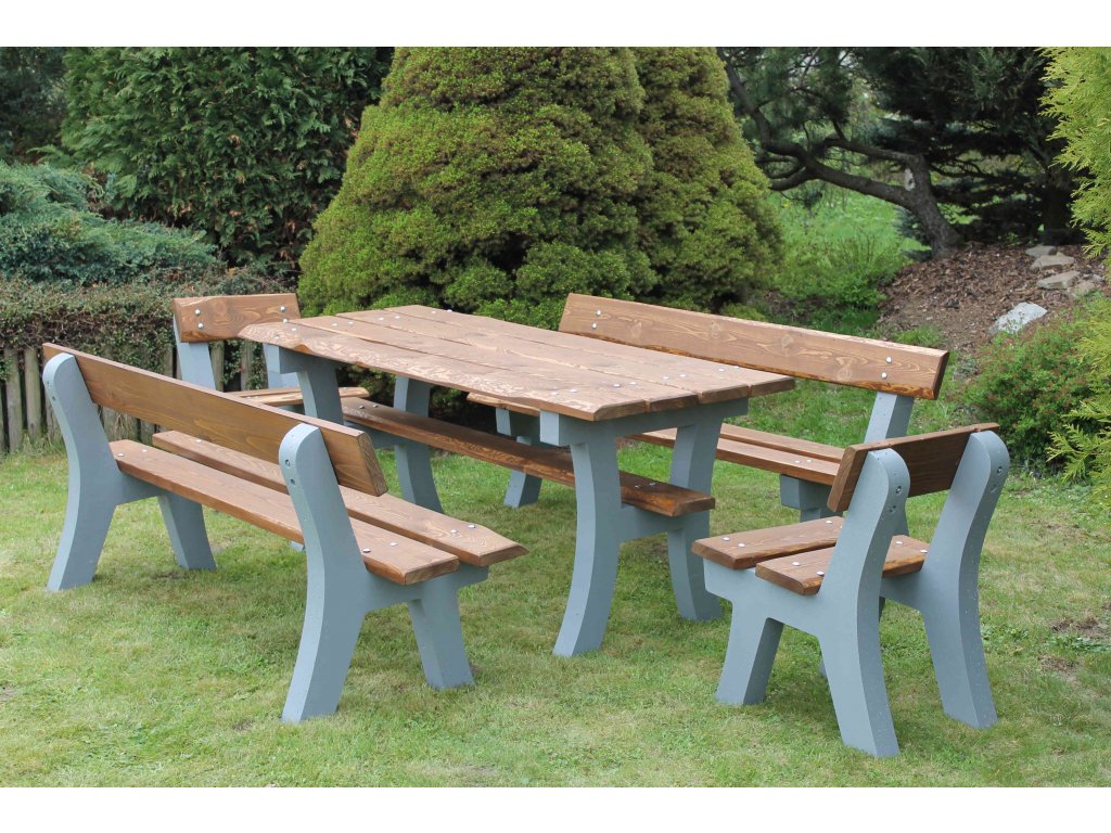 Výhodný set s přirozenou krásou dřeva obsahující betonový stůl, 2x lavičku, 2x židli. Výrobce Pekárek