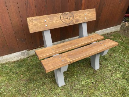 Betonová zahradní lavice Romantička www.zahradnisezeni.cz