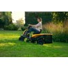 Akumulátorový zahradní traktor Swift 372e na zahradě