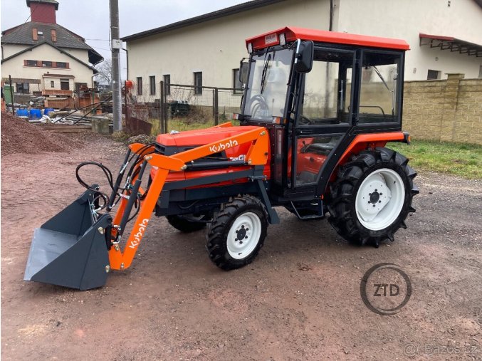 Kubota GL 260 s čelním nakladačem