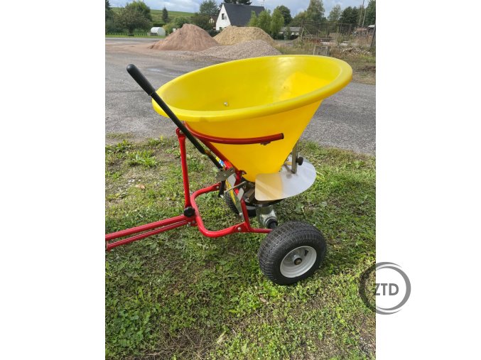 Sypač Cosmo S70 - zahradní traktor