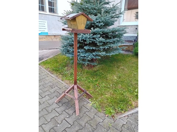 KRMÍTKO NA PODSTAVCI SE ZÁSOBNÍKEM