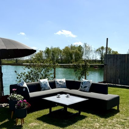 Záhradná rohová sedačka Dion – čierne prevedenie