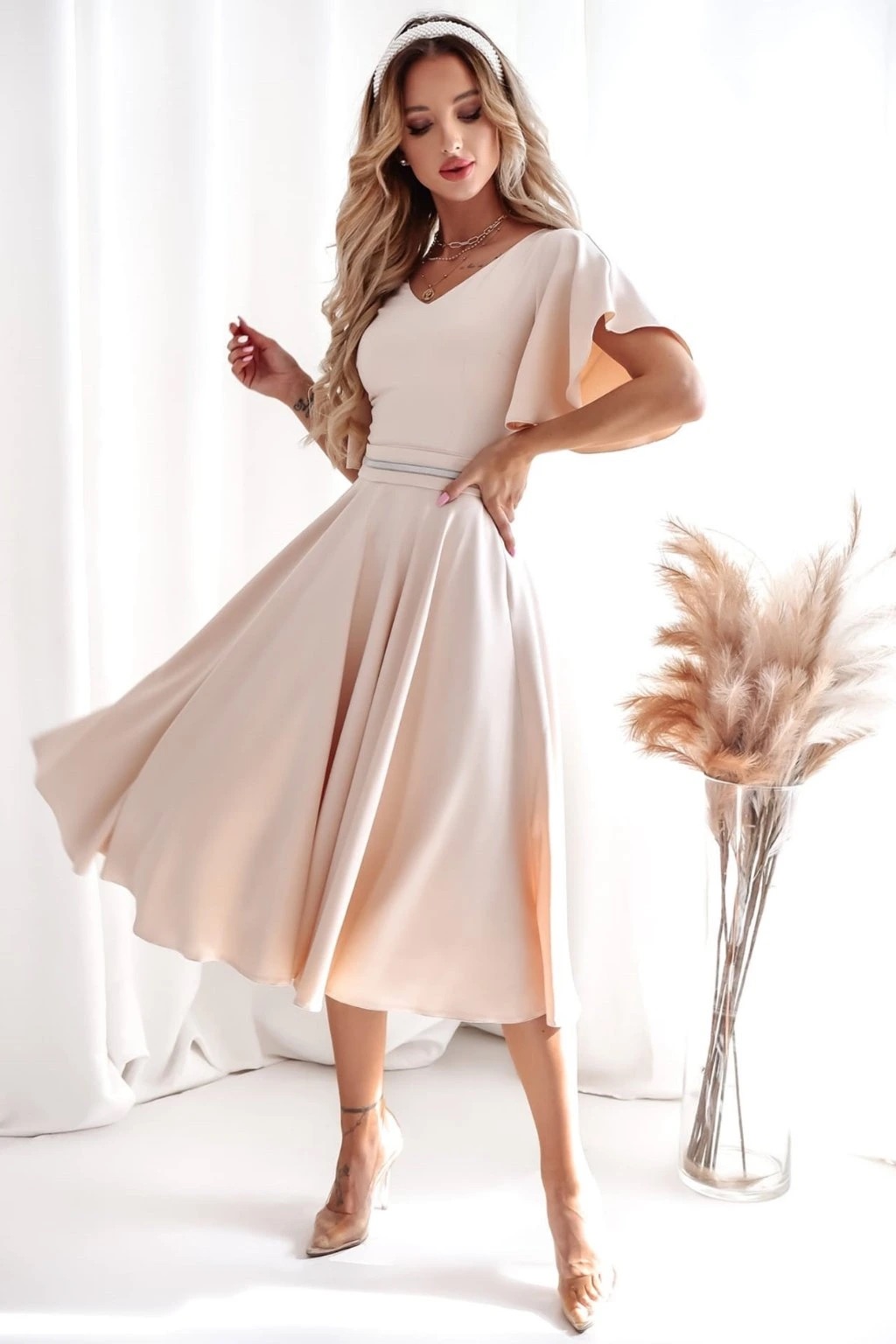 2690_bezove-midi-saty-s-kratkymi-rukavmi