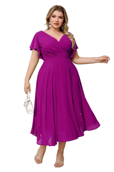 Purpurové šaty s áčkovou sukňou pre plus size ženy – elegantný outfit na svadbu