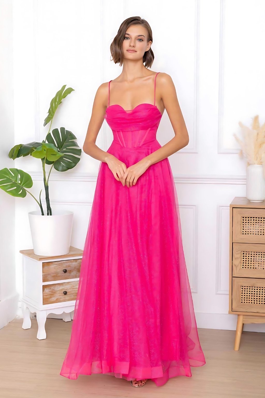 Cyklamenové trblietavé dlhé spoločenské šaty na viazanie