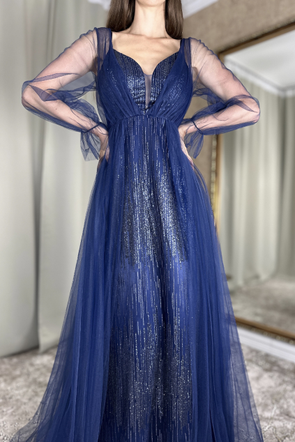 Modré dlhé šaty s tylovými rukávmi