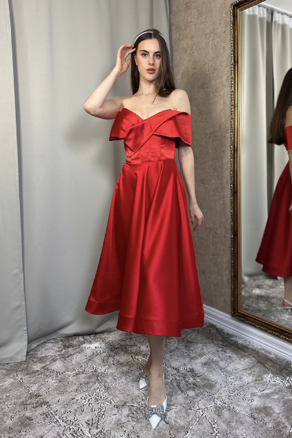 Červené midi šaty bez ramienok