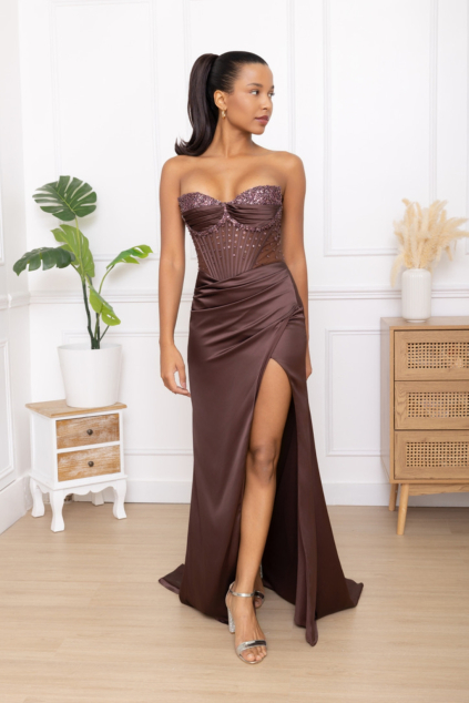 Hnedé šaty s korzetovým vrchom