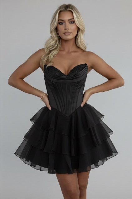 Čierne krátke koktejlové šaty
