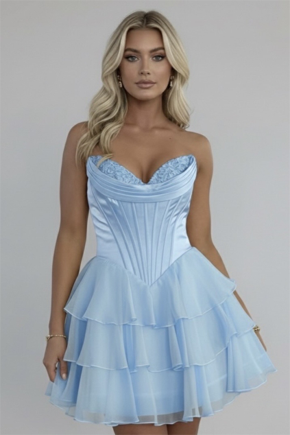 Bledomodré krátke koktejlové šaty