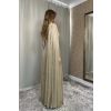 Zlaté dlhé trblietavé šaty na jedno rameno