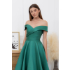 Zelené spoločenské šaty pre moletky s odhalenými ramenami