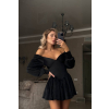 Čierne krátke zamatové šaty s dlhými rukávmi