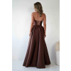 Hnedé dlhé saténové spoločenské šaty bez ramienok