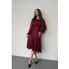 Vínové midi saténové šaty s rukávmi