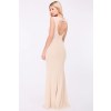 Béžové dlhé šaty s odhaleným chrbtom