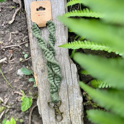 TOČENÁ MACRAMÉ KLÍČENKA - tmavě zelená