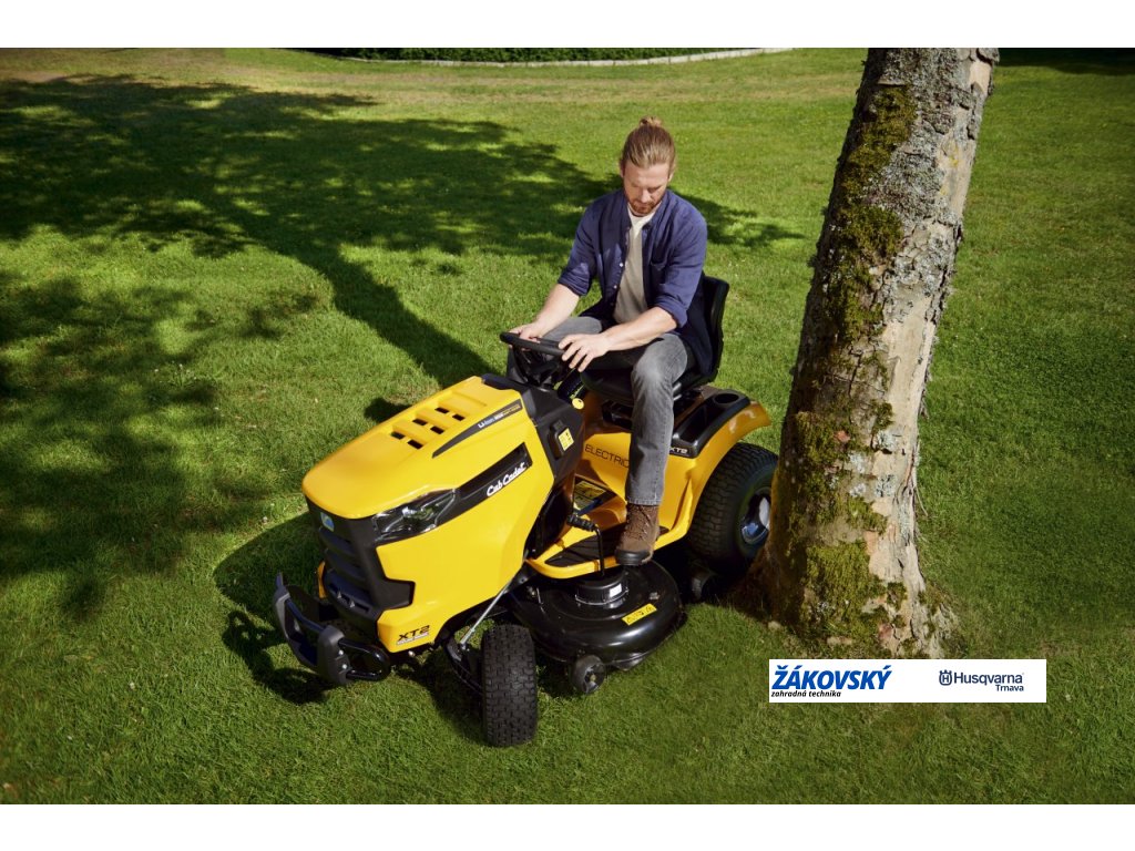 Výkonný motor a špičkové kosenie – to je záhradný traktor Cub Cadet