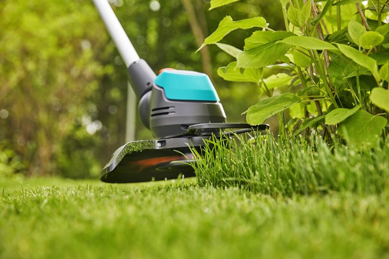 Gardena Akumulátorový trimmer EasyCut 23/18V P4A - súprava na okamžité použitie