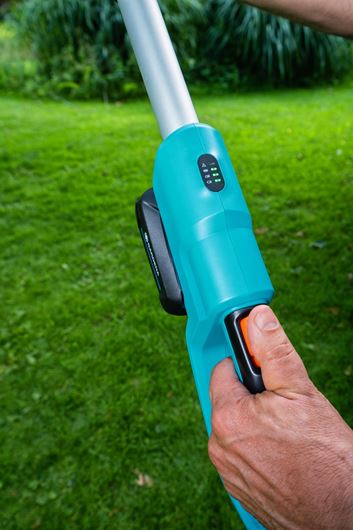 Gardena Akumulátorové teleskopické nožnice na živý plot THS 42/18V P4A - súprava na okamžité použitie