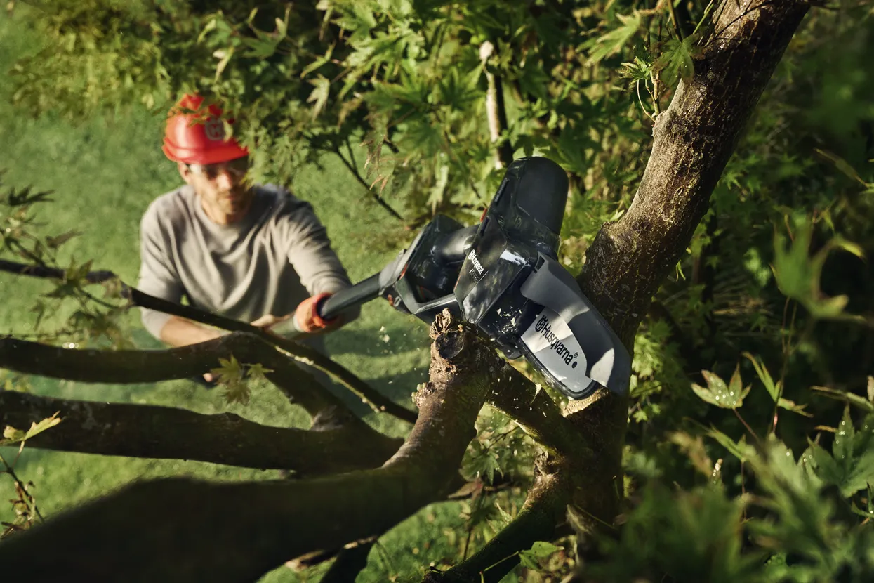 Vyvetvovacia píla Husqvarna Aspire ™ PE5-P4A bez akumulátora a nabíjačky